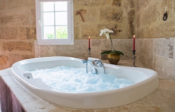 chateau latour segur suites and spa