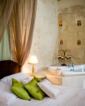 chateau latour segur suites and spa