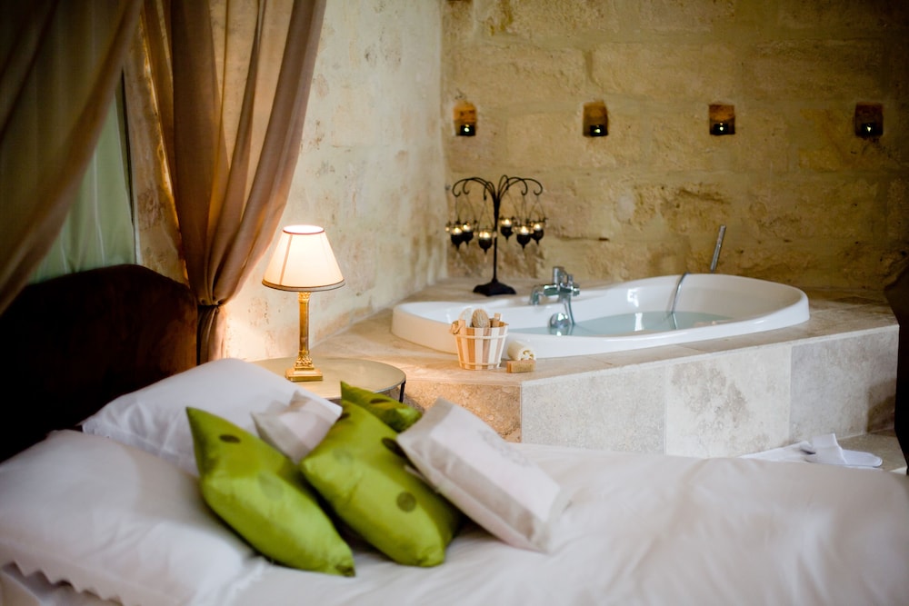 chateau latour segur suites and spa