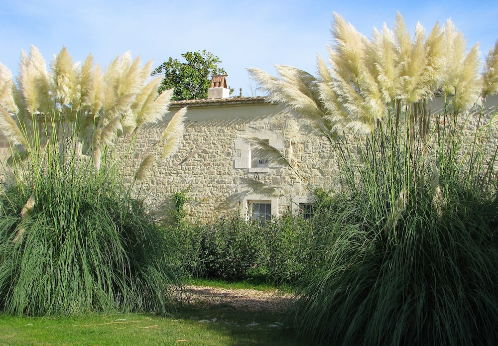 chateau latour segur suites and spa