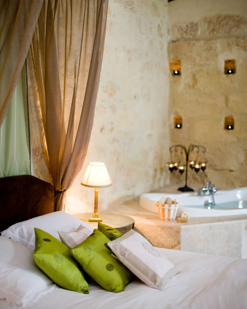 chateau latour segur suites and spa