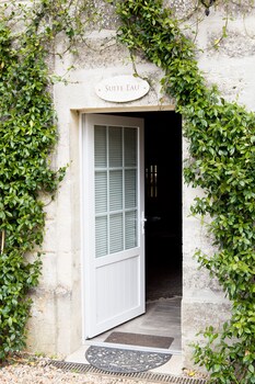 chateau latour segur suites and spa