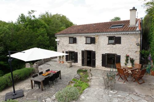 moulin dentre les roches