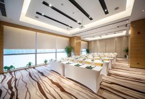 holiday inn chengdu oriental plaza by ihg