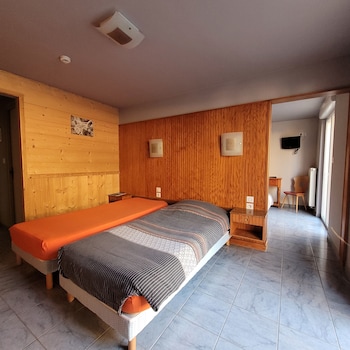 hotel du lac des corbeaux