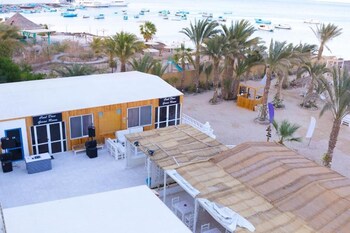 lagoonie lodge and beach