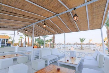 lagoonie lodge and beach