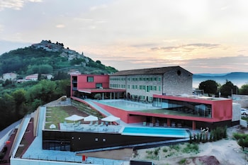 winery and design hotel roxanich