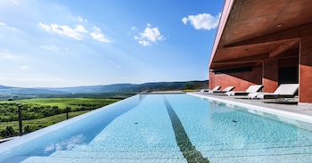 winery and design hotel roxanich