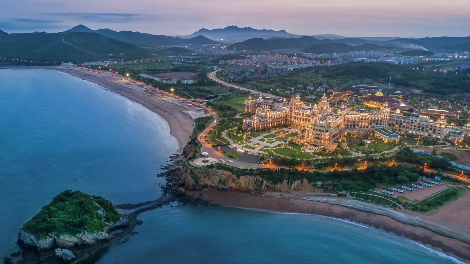 hilton dalian golden pebble beach resort