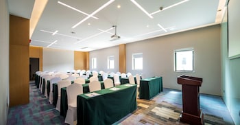 holiday inn express shaoxing paojiang an ihg hotel