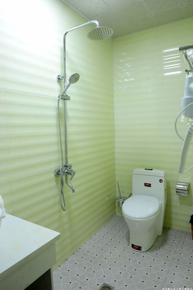 celebrity apartment hotel