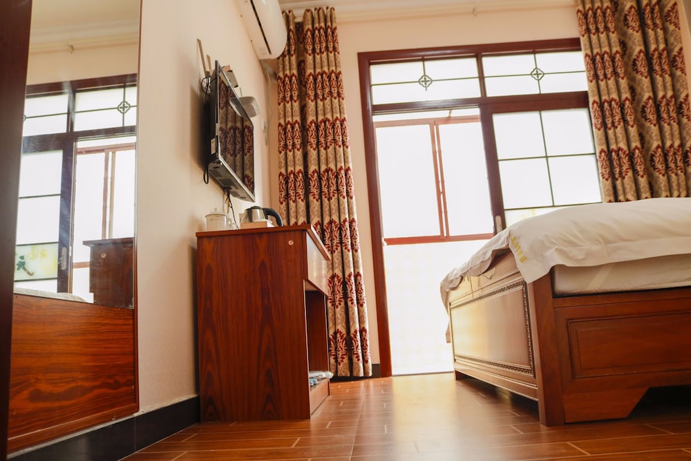 celebrity apartment hotel