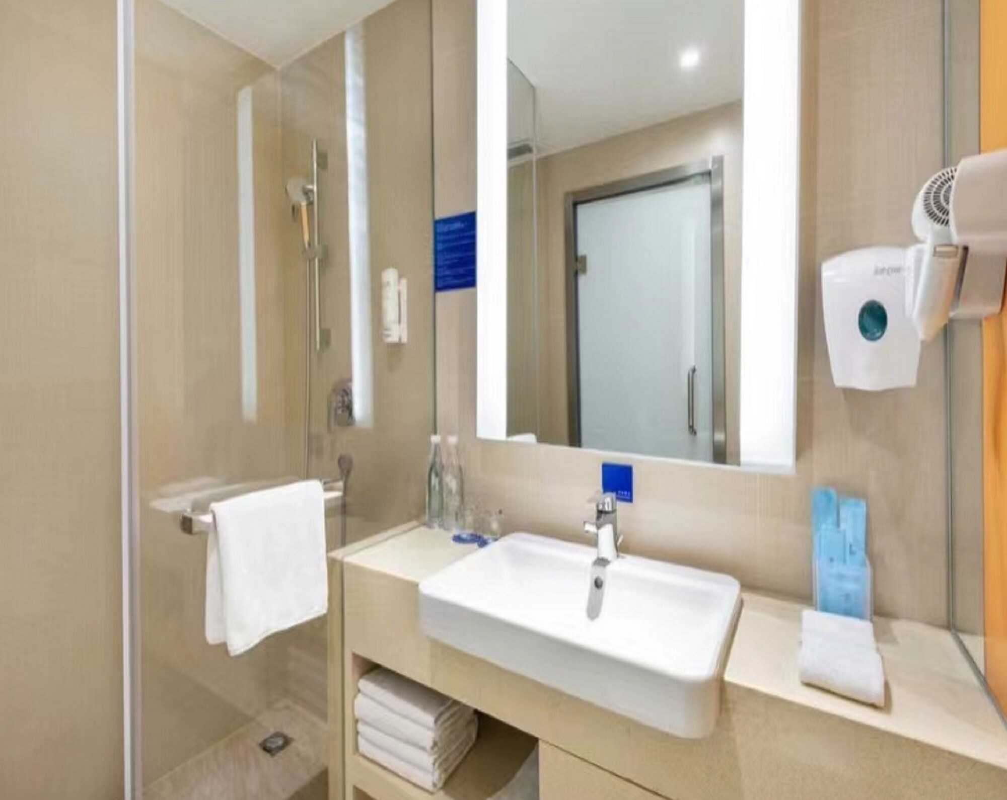 holiday inn express wuhan optical valley an ihg hotel