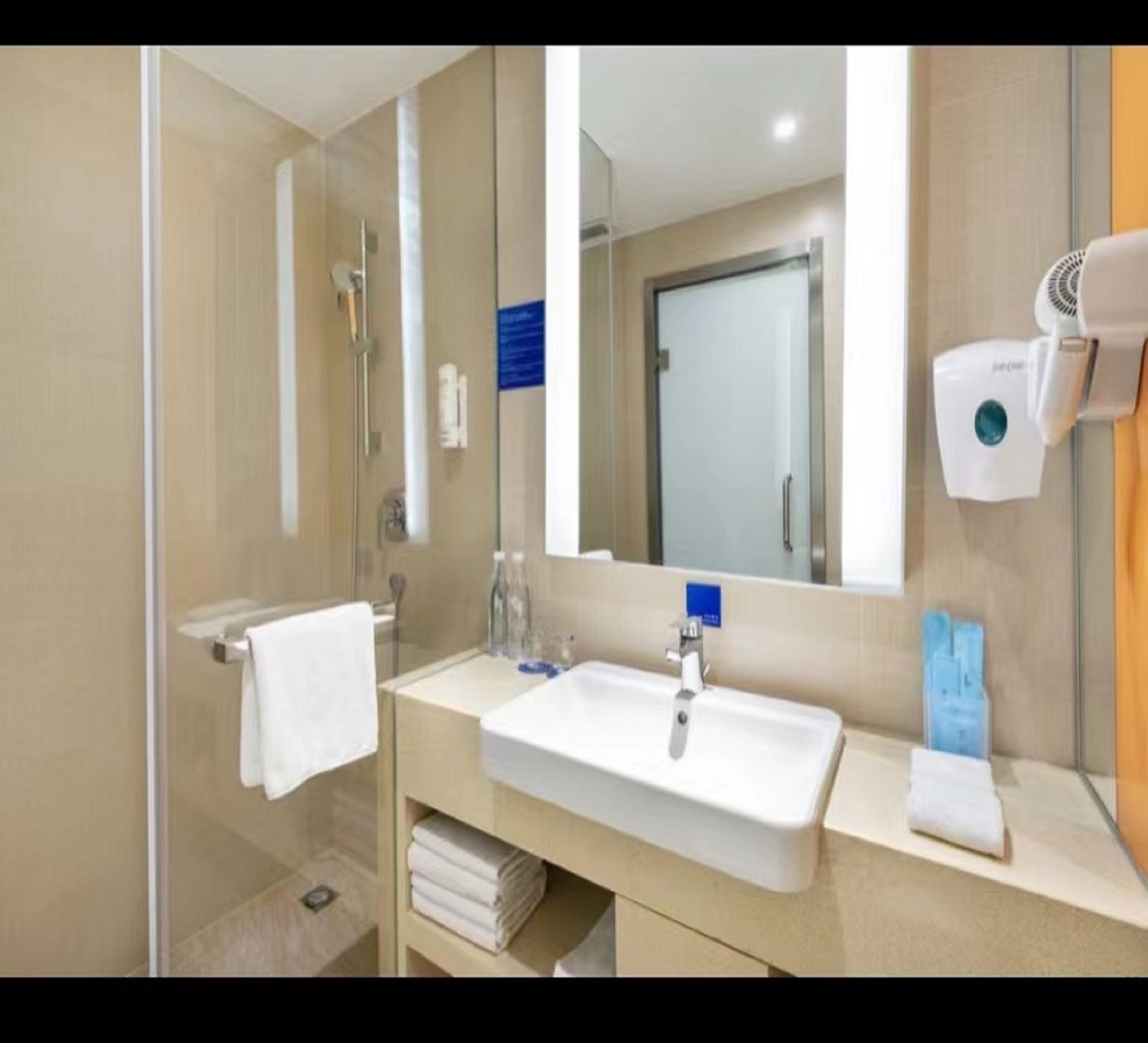 holiday inn express wuhan optical valley an ihg hotel