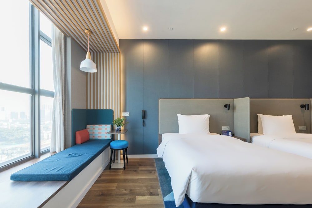 holiday inn express wuhan optical valley an ihg hotel