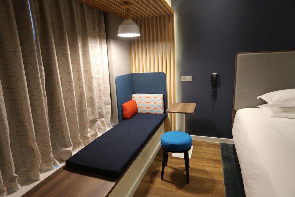 holiday inn express wuhan optical valley an ihg hotel