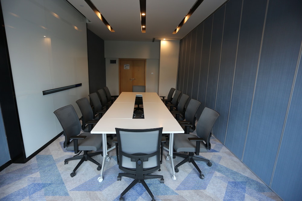 holiday inn express wuhan optical valley an ihg hotel