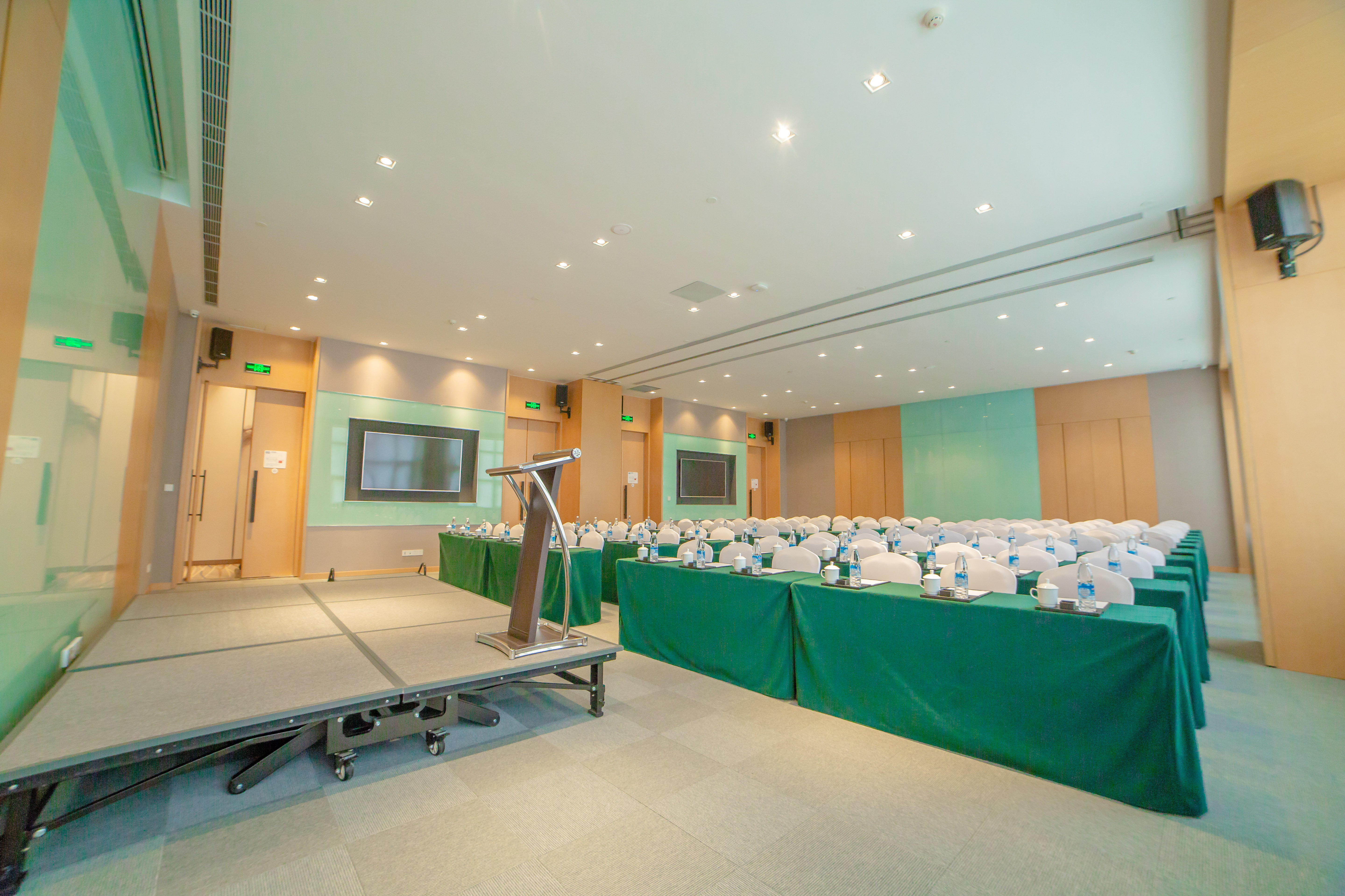 holiday inn express yaan city center an ihg hotel