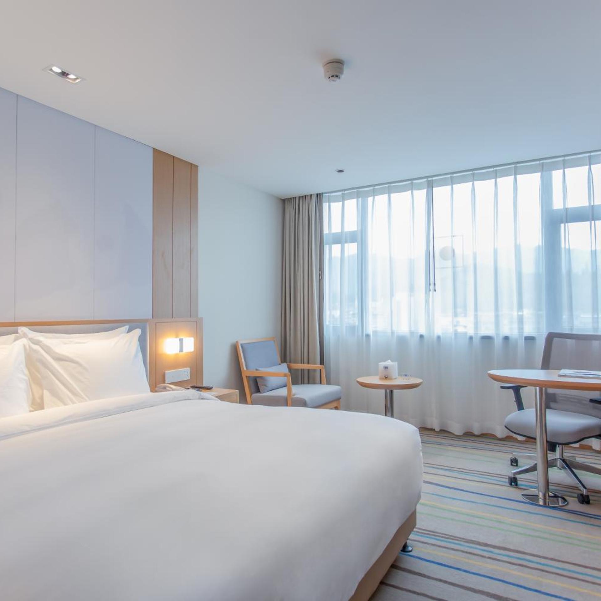 holiday inn express yaan city center an ihg hotel