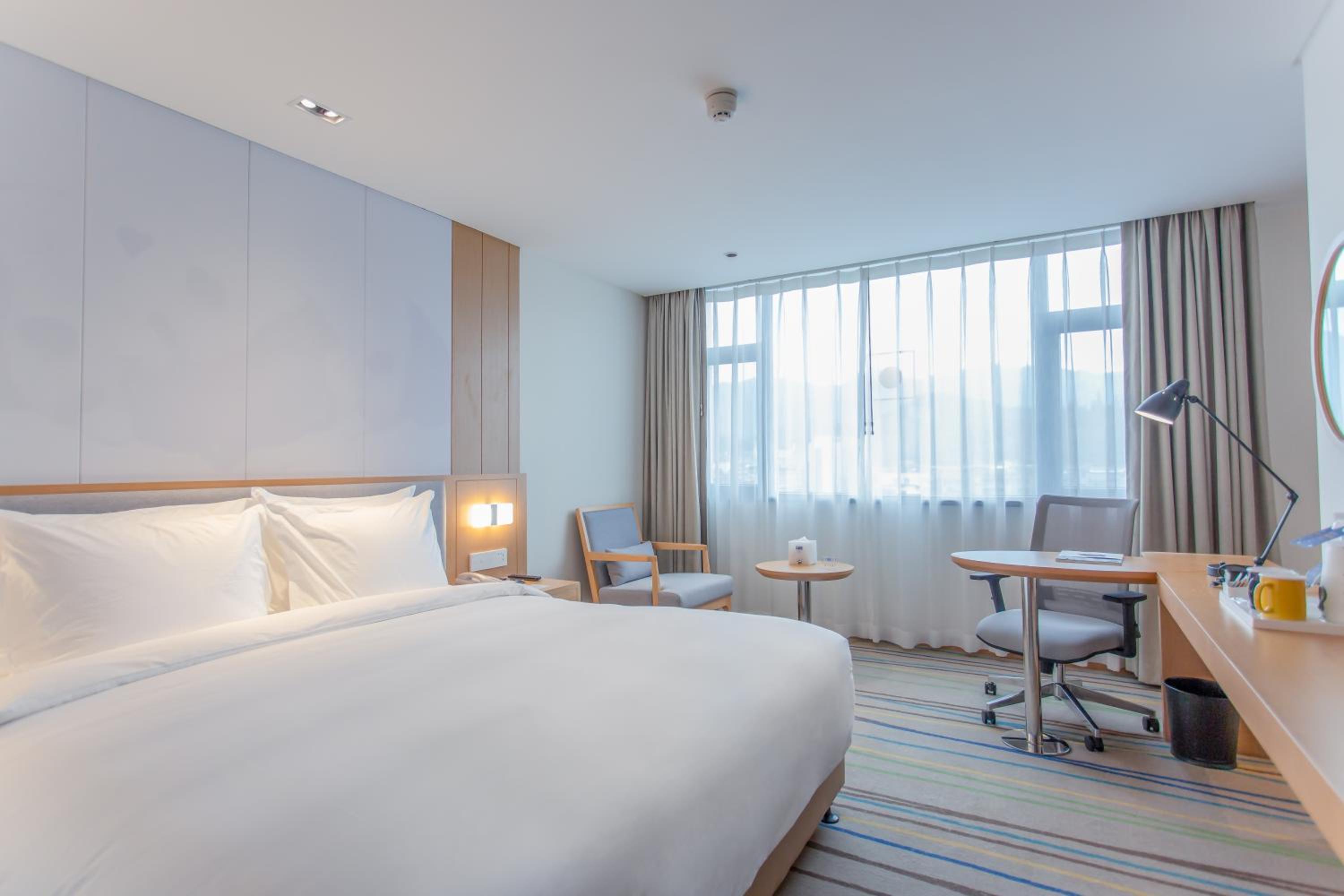 holiday inn express yaan city center an ihg hotel