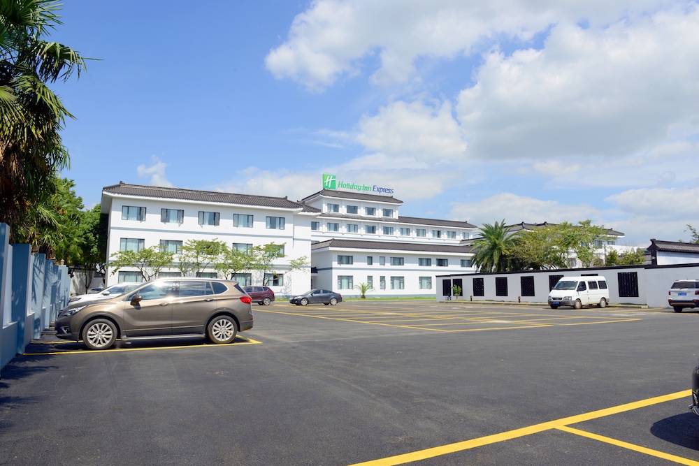 holiday inn express suzhou zhouzhuang ancient town an ihg hotel