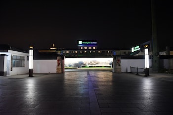 holiday inn express suzhou zhouzhuang ancient town an ihg hotel