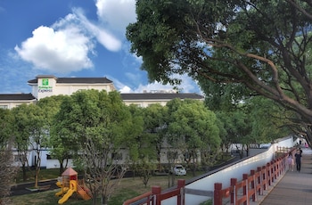 holiday inn express suzhou zhouzhuang ancient town an ihg hotel