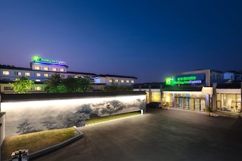 holiday inn express suzhou zhouzhuang ancient town an ihg hotel
