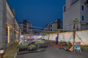 holiday inn express suzhou zhouzhuang ancient town an ihg hotel