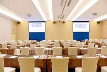 holiday inn express suzhou zhouzhuang ancient town an ihg hotel