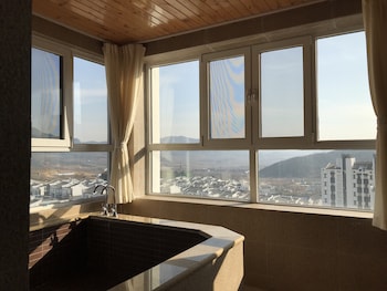 the brigh eco hotel yantai