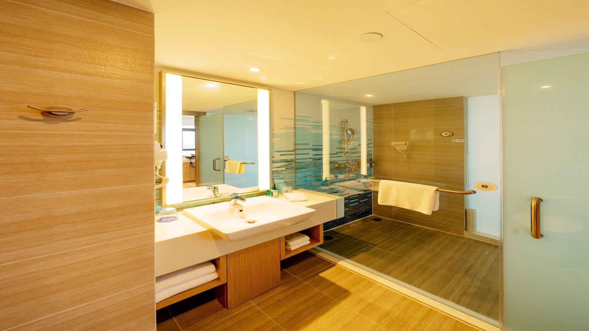 holiday inn express linyi riverside an ihg hotel