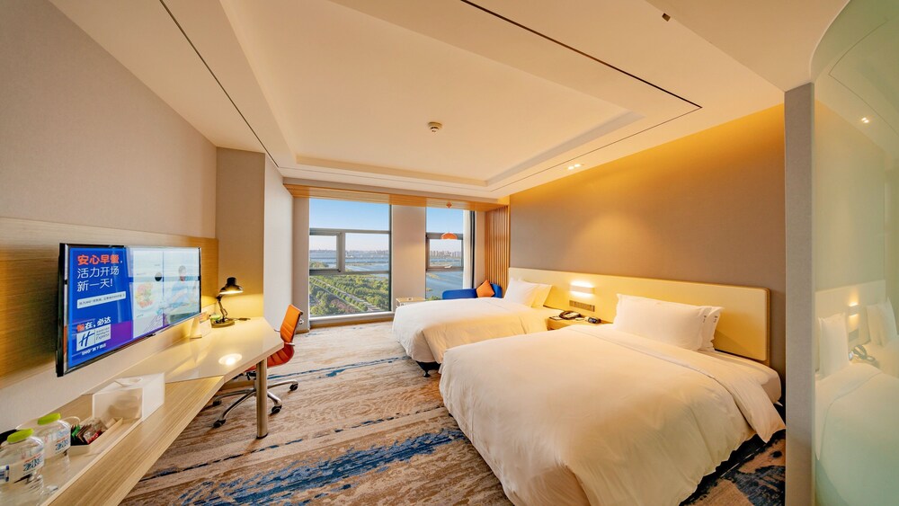 holiday inn express linyi riverside an ihg hotel