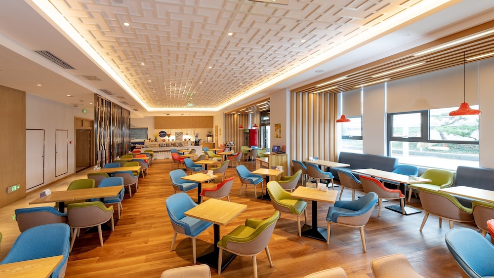 holiday inn express linyi riverside an ihg hotel