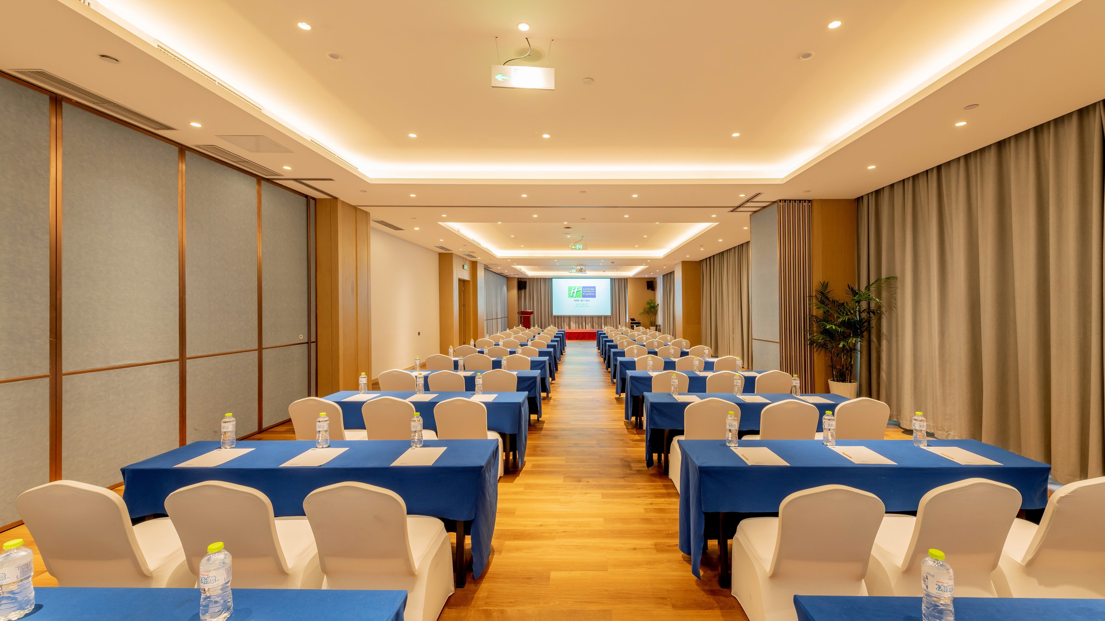 holiday inn express linyi riverside an ihg hotel