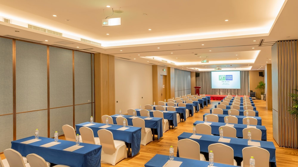 holiday inn express linyi riverside an ihg hotel