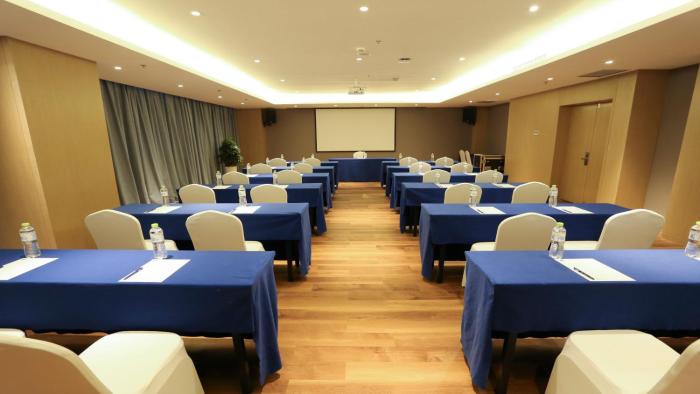 holiday inn express linyi riverside an ihg hotel