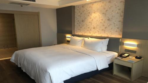 holiday inn express linyi riverside an ihg hotel