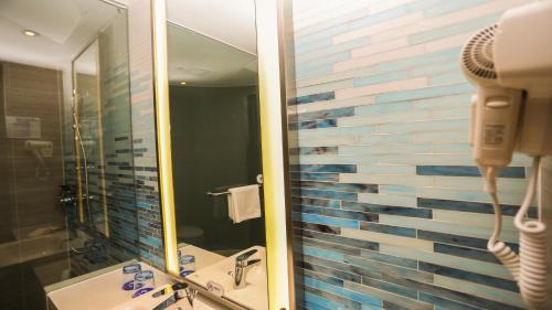 holiday inn express linyi riverside an ihg hotel