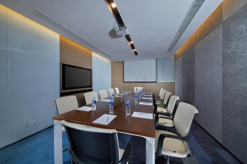 holiday inn express zhangjiagang east an ihg hotel