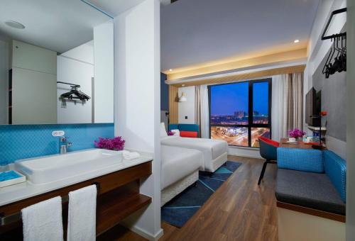 holiday inn express zhangjiagang east an ihg hotel