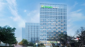 Holiday Inn Express Qingdao West Coast, An Ihg Hotel,Huangdao District>>Huangdao,2.5 star