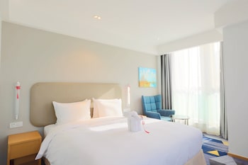Holiday Inn Express Qingdao West Coast, An Ihg Hotel,Huangdao District>>Huangdao,2.5 star