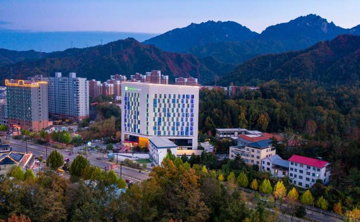 holiday inn express luanchuan