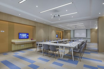 holiday inn express zhengzhou longzi lake an ihg hotel