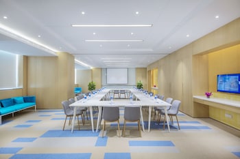 holiday inn express zhengzhou longzi lake an ihg hotel