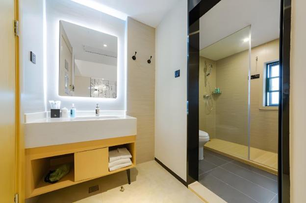 city comfort inn wuhan badajia heping park metro station