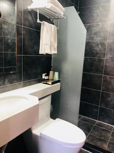 once artistic inn