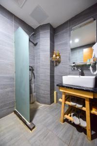 once artistic inn